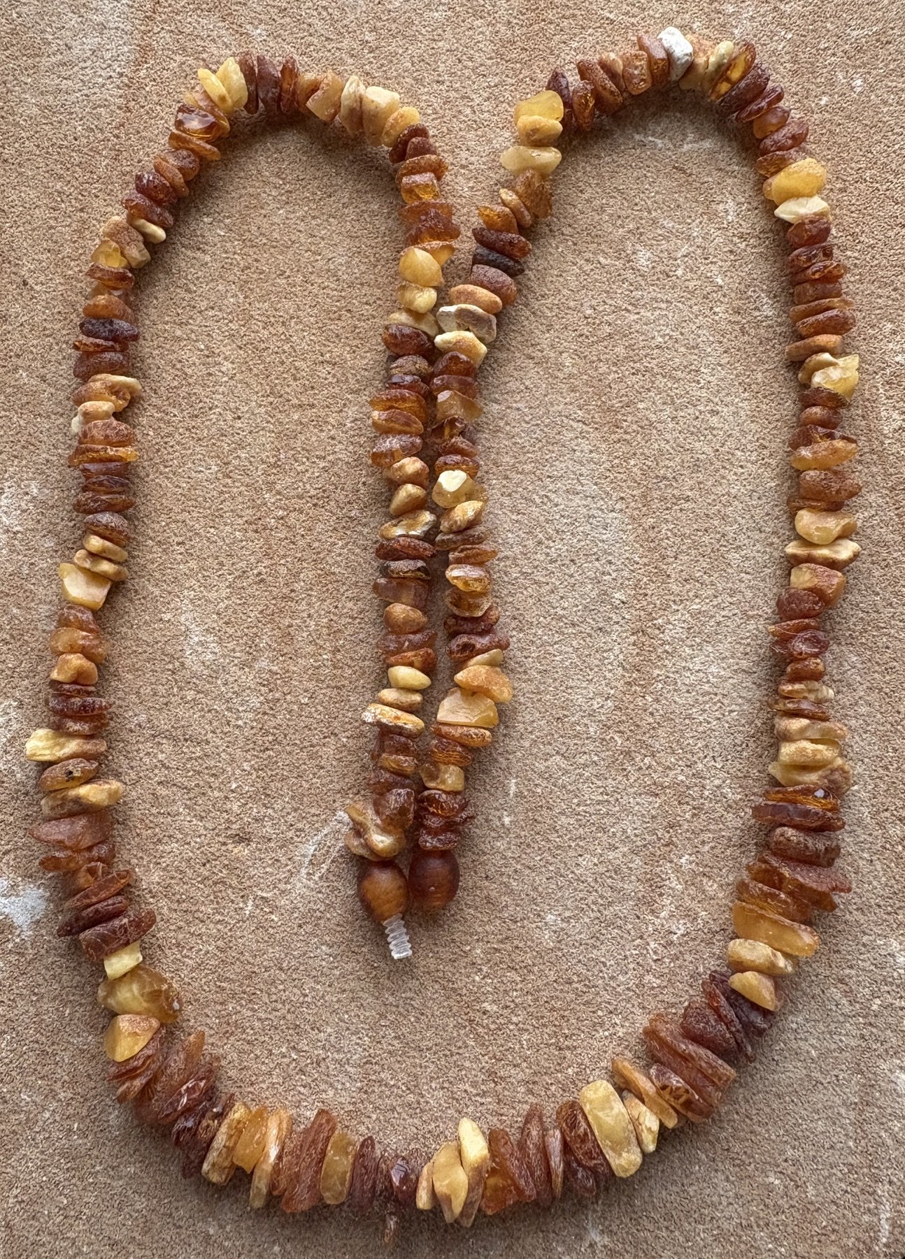 Jantarový náhrdelník světlý NELEŠTĚNÝ 70 cm 1451